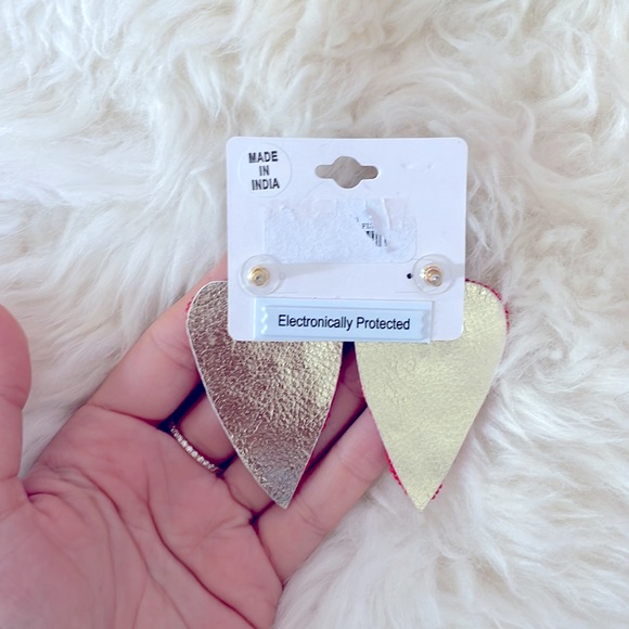 NWT EYE HEART EARRINGS - Picture 2 of 2